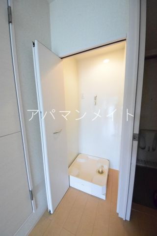 【設備】 | コートロイヤルアネックス | 洗濯機置場です