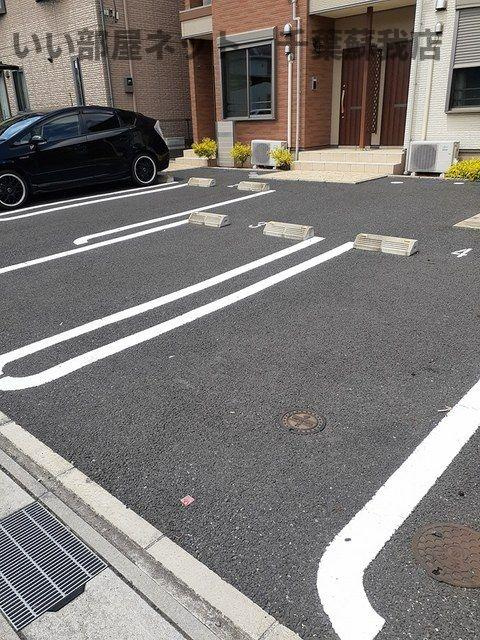 クラージュの駐車場|車をお持ちの方に嬉しい駐車場付きの物件です