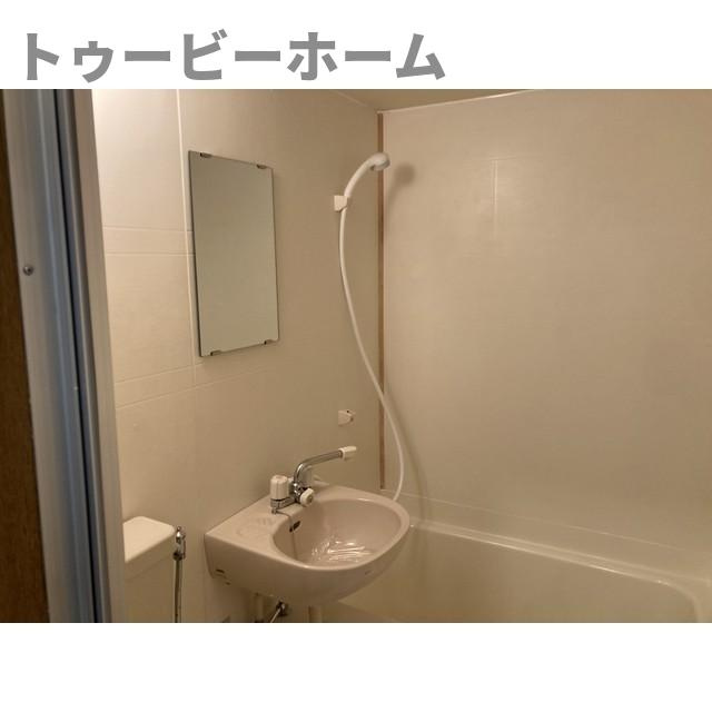 ミレニアム狭山の洗面所|明るい洗面所です