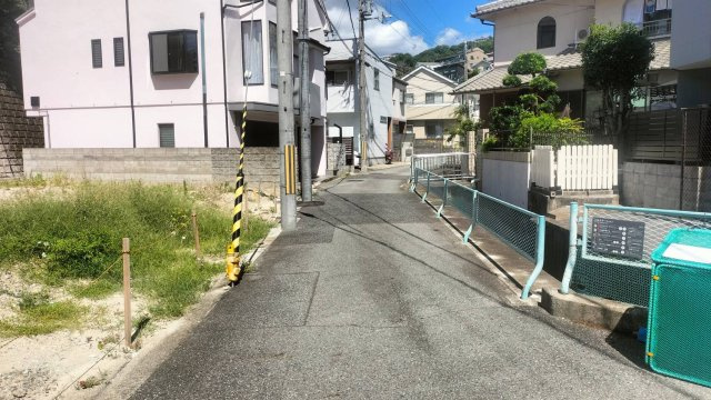 甲陽園本庄町土地の前面道路含む現地写真|道路幅員約4ｍ