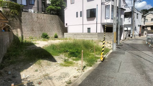 甲陽園本庄町土地の前面道路含む現地写真|道路との高低差なし