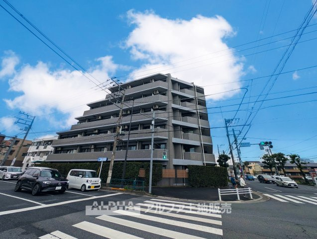 リーベスト青梅新町の外観|【Soft Horizon】
◆空とつながる暮らし◆
広がる景色が、心の視界までひらいてくれる。過ごすほどに、毎日の一瞬一瞬が大切に感じられる住まい。