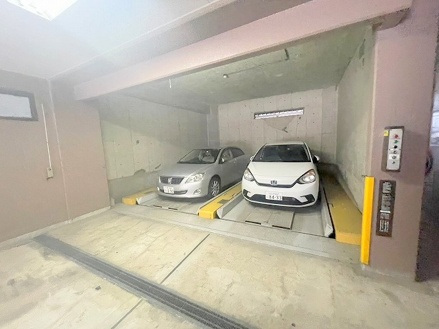リーガル新大阪Ⅲの駐車場