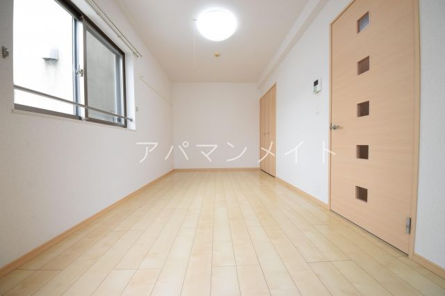 【寝室】 | マロンレジデンス | 使い勝手のいい寝室です