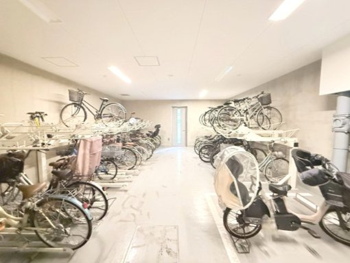 ネバーランド新小岩ブライティスの駐輪場|毎日の「行ってきます」がスムーズになる、便利な駐輪スペース。
