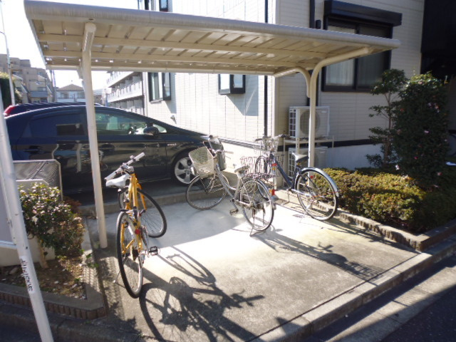 ガーデニアのその他共用部分|屋根付きの駐輪場あります！