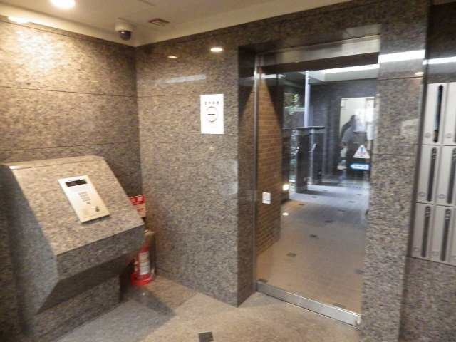 菱和パレス御茶ノ水湯島天神町のエントランス
