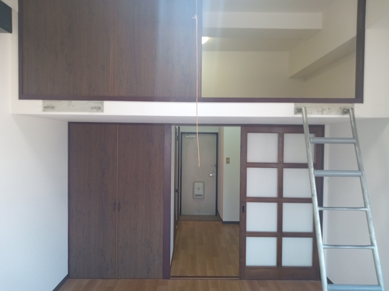 アークトレード朝倉街道の玄関