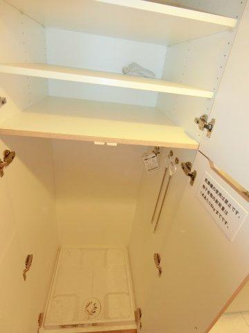 ルーブル東蒲田八番館の設備|上部棚収納付の室内洗濯機置場