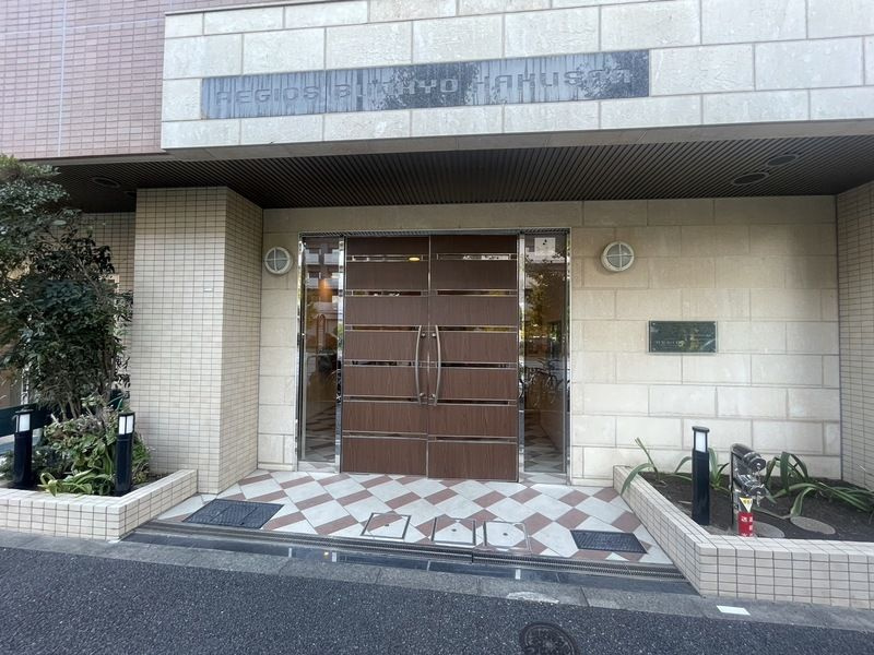 レジオス文京白山のエントランス