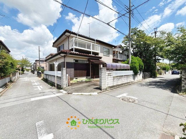 幸手市東５丁目　中古一戸建ての前面道路含む現地写真