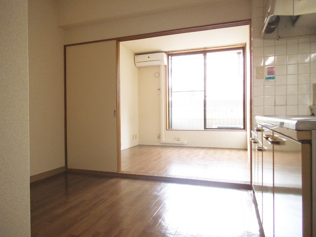 ガーデンヒルの居間・リビング|日当たり良好のお部屋です☆