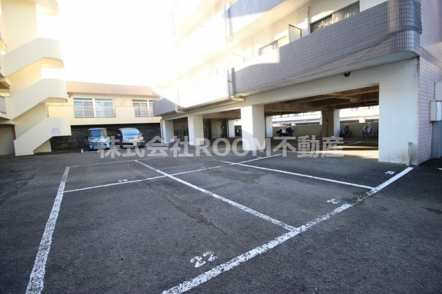 第8年見マンションの駐車場