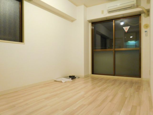 第一吉田ビルの洋室