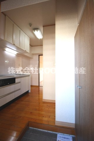 第8年見マンションの玄関