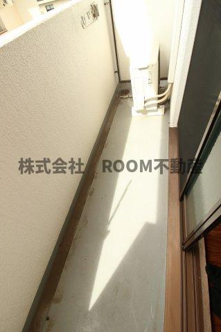 第8年見マンションのバルコニー|開放的で明るい空間を演出してくれるバルコニーです