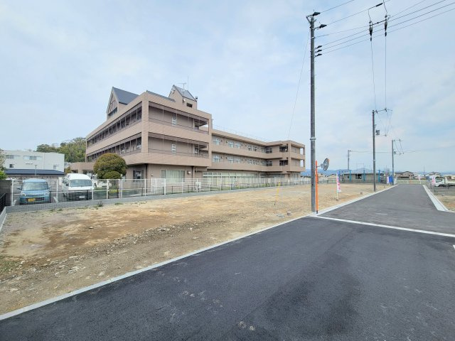 ライフフィールド三田小学校前の外観