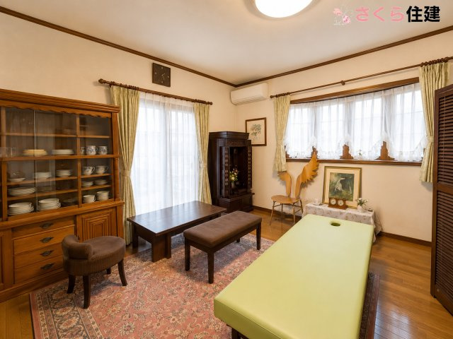さくら市喜連川　中古住宅の居間・リビング|写真はイメージとなります　ボウウィンドウが優雅さを演出します。