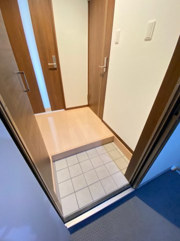 カーサメイプル千葉中央の玄関|※反転タイプ
