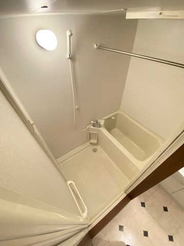 カーサメイプル千葉中央の浴室