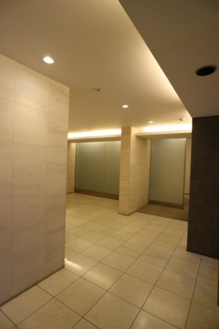 プライムアーバン市谷仲之町のロビー|清潔なロビーです