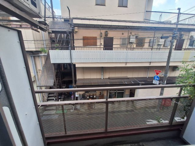 シャローム蒲田のバルコニー|お洗濯にも便利なバルコニー付き