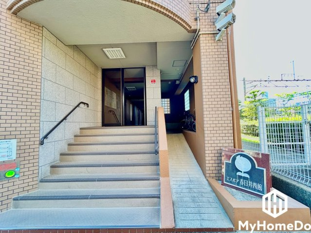 エスポア春日井西館|スロープ・手すり完備！バリアフリーに配慮されたエントランス