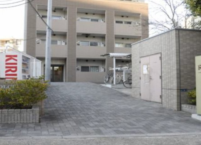 新宿区若松町の賃貸マンションのエントランス|落ち着いたエントランスです