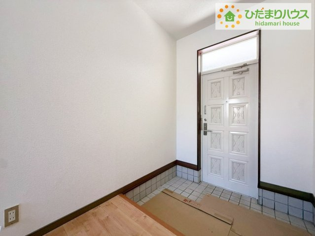 常陸太田市大森町　中古戸建の玄関|玄関がひろいので親子で並んで仲良く靴が履けますね(^^)/
