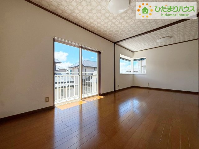 常陸太田市大森町　中古戸建の洋室|11帖の主寝室！十分な広さがあるので、大切なプライベート空間を素敵に演出できます♪