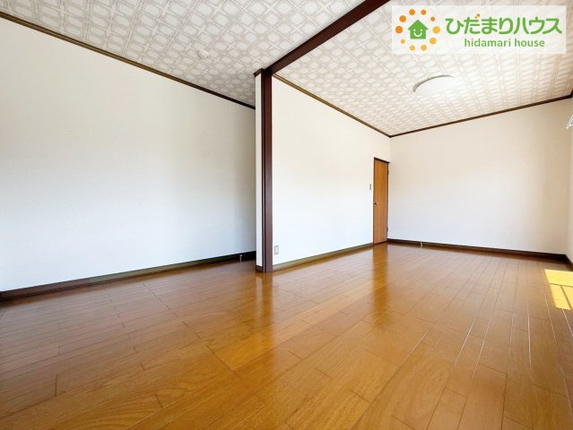 常陸太田市大森町　中古戸建の洋室|バルコニーに面していて、たっぷり光りの入る明るい子供部屋です！