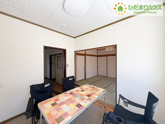 常陸太田市大森町　中古戸建の居間・リビング|白を基調とした開放感あふれるルームデザイン(^^)
