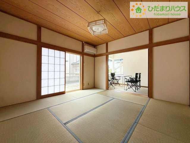 常陸太田市大森町　中古戸建の和室|扉を閉じれば来客用のお部屋として。開いて広い空間を作れば、お子様の遊び部屋として使えます！