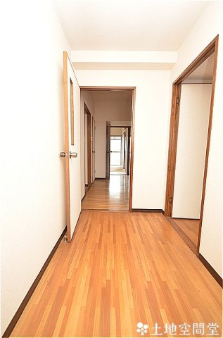 シャトレ穴生Vの玄関