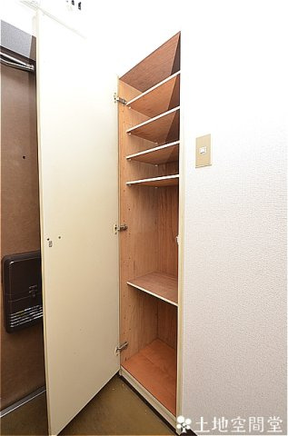 シャトレ穴生Vの収納
