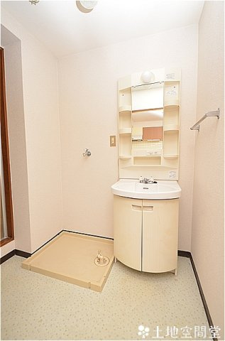 シャトレ穴生Vの独立洗面台