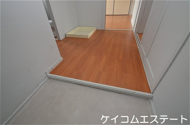 ヴィラナリー中間Ⅱ　２号棟の玄関