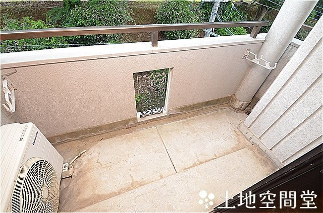 北九州市八幡西区岡田町の賃貸マンションのバルコニー