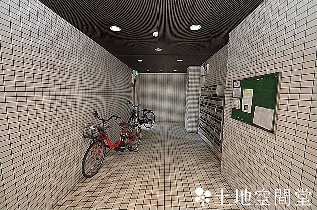 北九州市八幡西区紅梅１丁目の賃貸マンションのエントランス