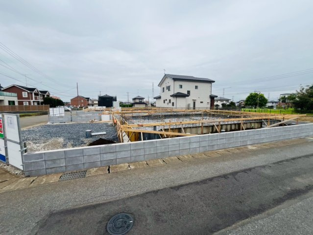 【Livele Garden】　下都賀郡野木町友沼　全3邸の前面道路含む現地写真|写真手前から1号棟、2号棟、3号棟です（＾＾）
2026年8月撮影