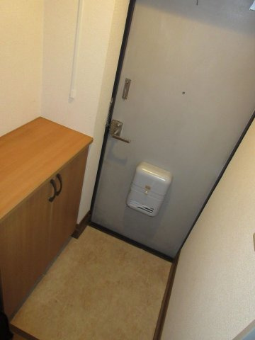 イーストパーク大橋の玄関|シューズボックスも有り、収納が豊富です。