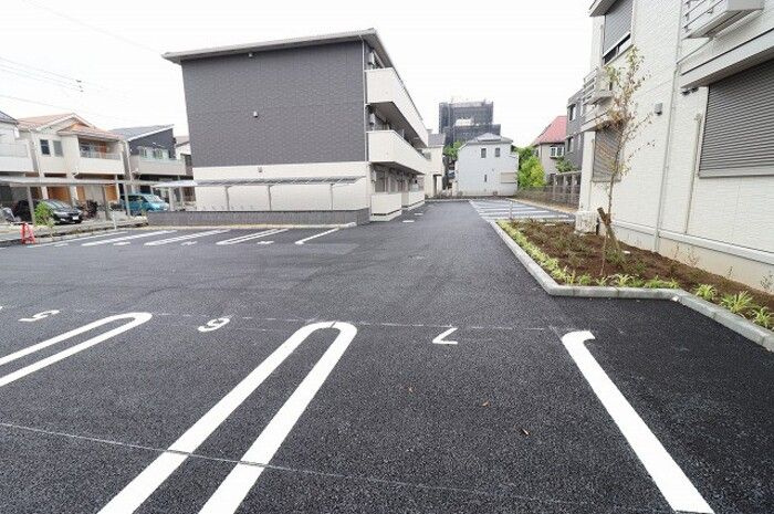 アベニュー　Ｂの駐車場