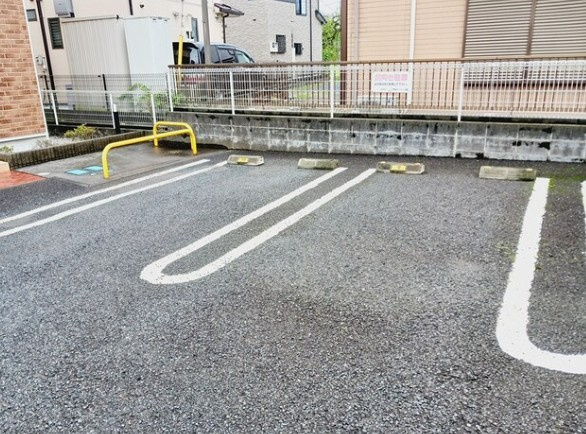 サンパティークⅢの駐車場|駐車場があるので、車を買う予定の方も安心です