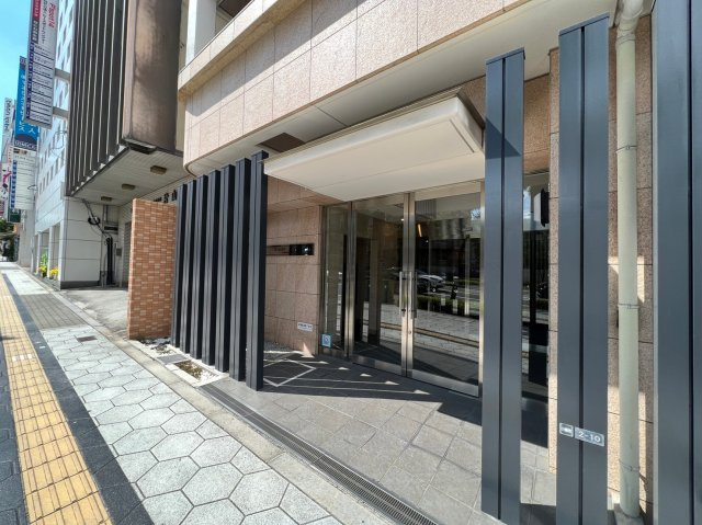 エス・キュート上本町イーストのエントランス
