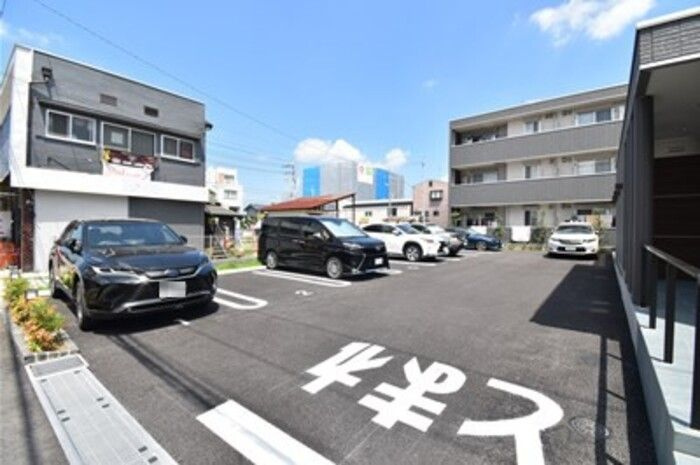 アベニールの駐車場
