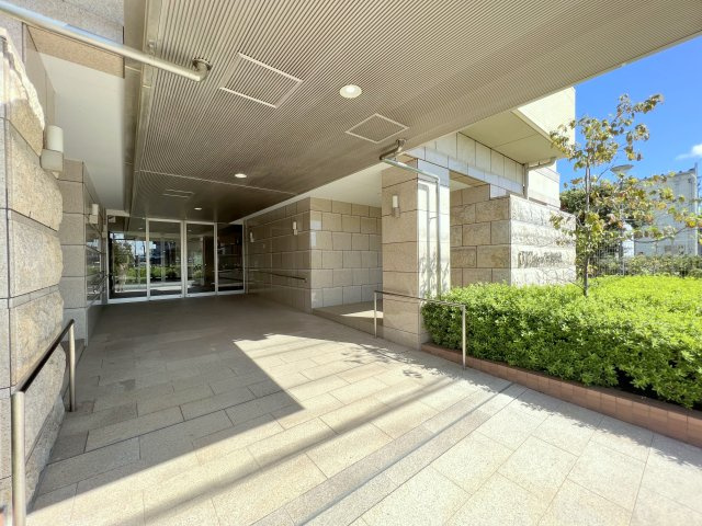 ディークラディア 浜松宮竹のエントランス|物件入口になります。きれいに整えられています。