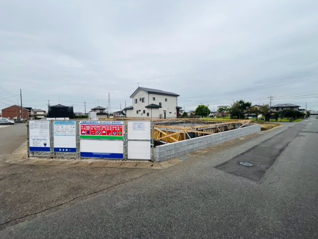 【Livele Garden】　下都賀郡野木町友沼　全3邸の前面道路含む現地写真|野木駅まで約1.2km徒歩15分♪平屋プランあり、全3棟現場です（＾＾）ぜひ、お気軽にお問い合わせください♪
2026年8月撮影