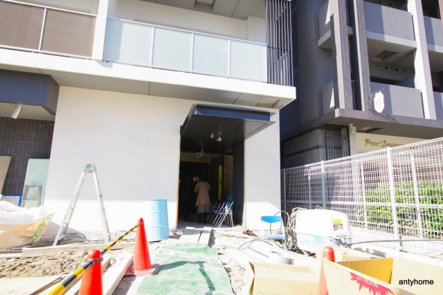 アジュールコート福島　仲介手数料無料のエントランス