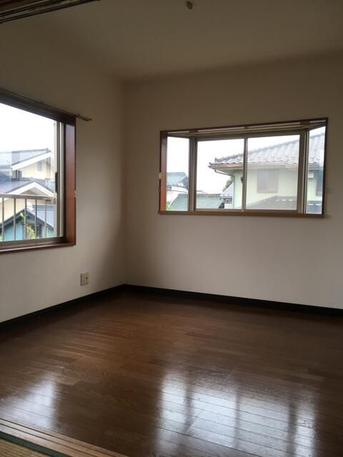 関屋ハイツの居間・リビング