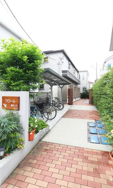 フロール調布ヶ丘のエントランス